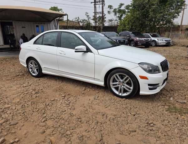 FOREIGN USED 2014 MERCEDES BENZ C300 FOR SALE IN KADUNA