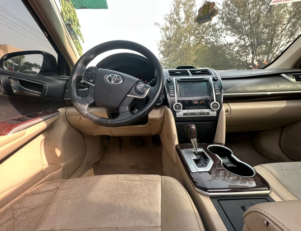 Foreign Used 2014 Toyota Camry XLE for Sale In Abuja