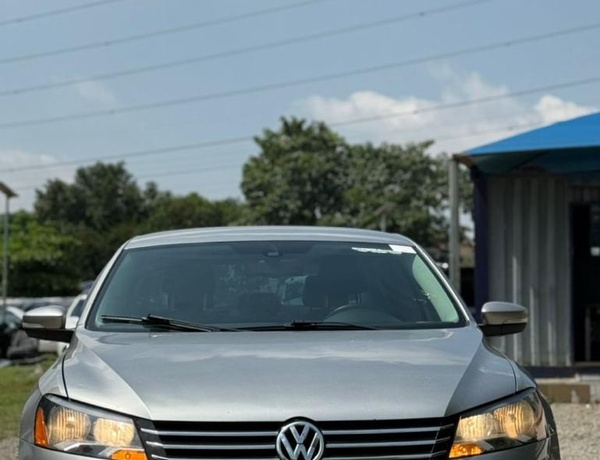 FOREIGN USED 2014 VOLKSWAGEN PASSAT S FOR SALE IN ABUJA