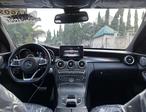 FOREIGN USED 2015 MERCEDES BENZ C300 FULL OPTION FOR SALE