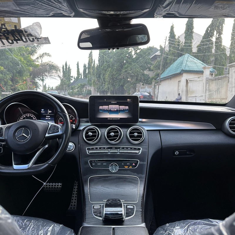 FOREIGN USED 2015 MERCEDES BENZ C300 FULL OPTION FOR SALE image