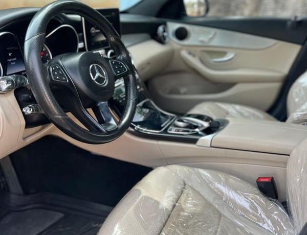 FOREIGN USED 2015 MERCEDES BENZ C300 FULL OPTION FOR SALE