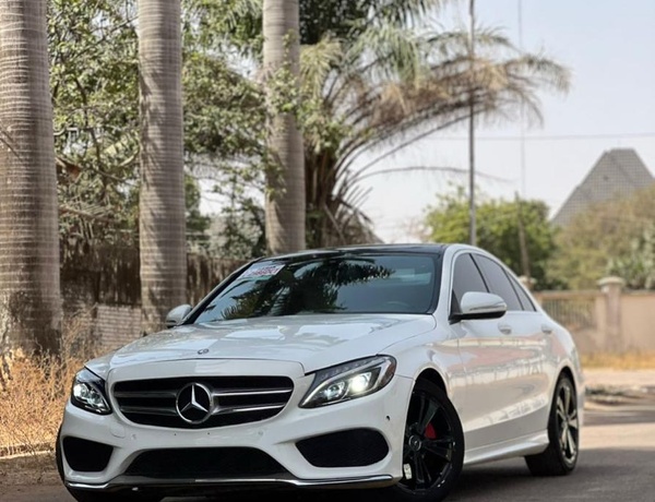 FOREIGN USED 2015 MERCEDES BENZ C300 FULL OPTION FOR SALE