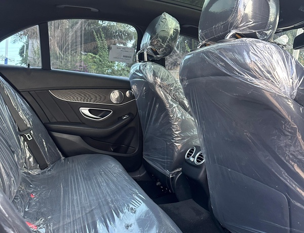 FOREIGN USED 2015 MERCEDES BENZ C300 FULL OPTION FOR SALE
