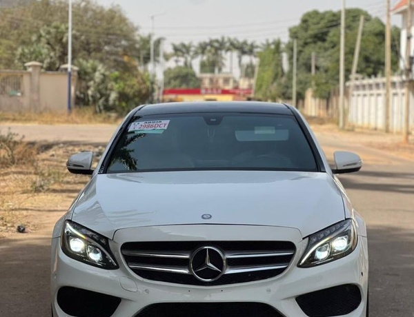FOREIGN USED 2015 MERCEDES BENZ C300 FULL OPTION FOR SALE