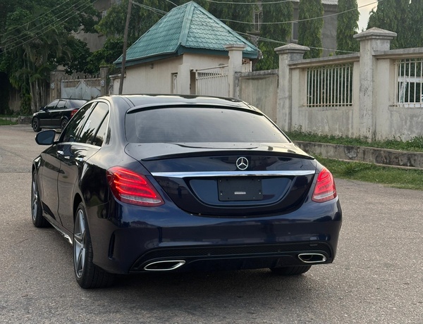 FOREIGN USED 2015 MERCEDES BENZ C300 FULL OPTION FOR SALE
