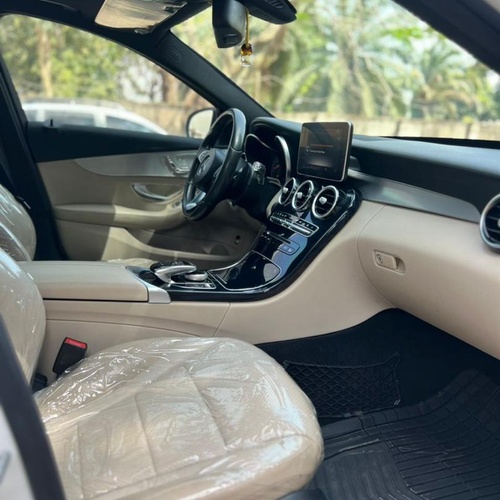 FOREIGN USED 2015 MERCEDES BENZ C300 FULL OPTION FOR SALE