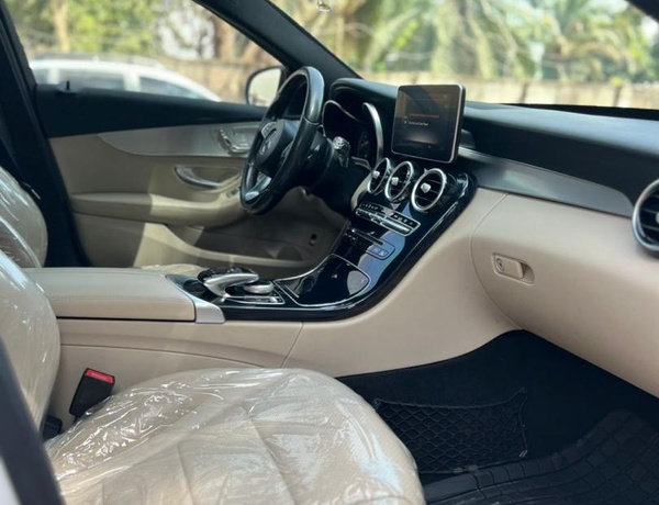 FOREIGN USED 2015 MERCEDES BENZ C300 FULL OPTION FOR SALE