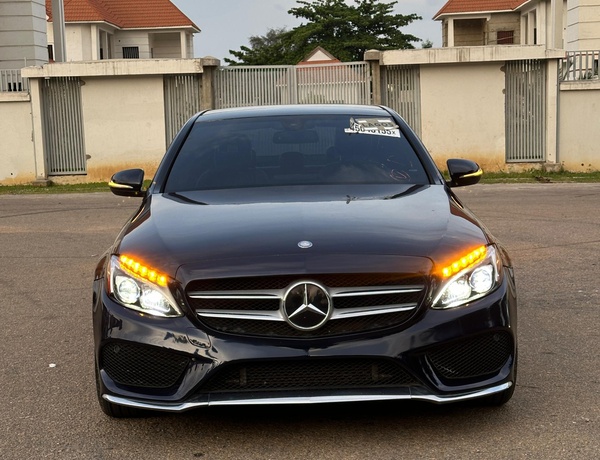 FOREIGN USED 2015 MERCEDES BENZ C300 FULL OPTION FOR SALE