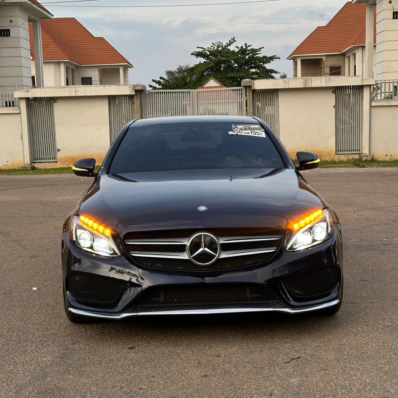 FOREIGN USED 2015 MERCEDES BENZ C300 FULL OPTION FOR SALE image