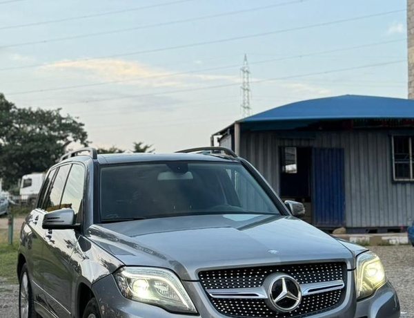 FOREIGN USED 2015 MERCEDES BENZ GLK350 FOR SALE IN ABUJA