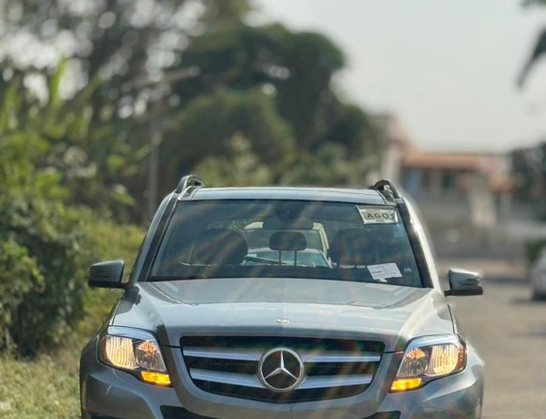 FOREIGN USED  2015 MERCEDES BENZ GLK350  FOR SALE IN ABUJA