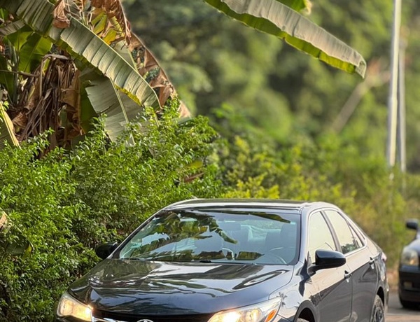 FOREIGN USED   2015 TOYOTA CAMRY SE FOR SALE IN ABUJA