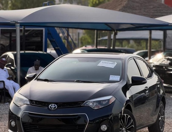 FOREIGN USED   2015 TOYOTA COROLLA (S)  FOR SALE IN ABUJA