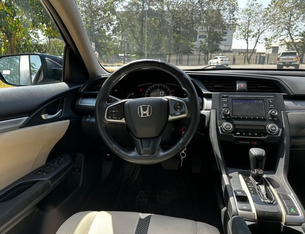 FOREIGN USED  2016 HONDA CIVIC FOR SALE IN ABUJA