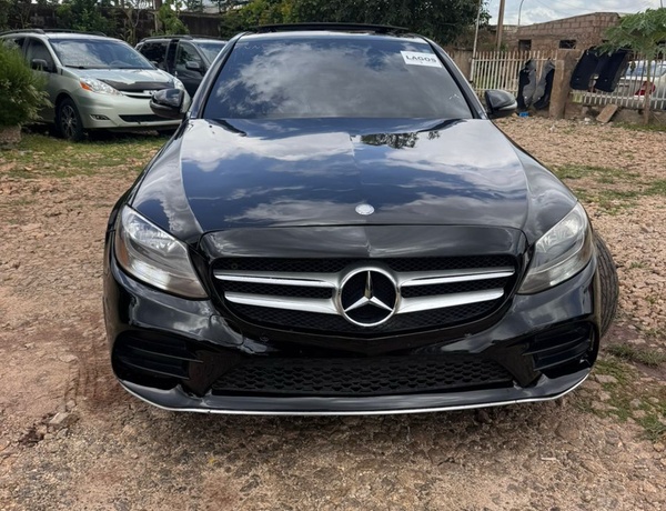 FOREIGN USED 2016 KEYLESS MERCEDES BENZ C300 FOR SALE IN KADUNA