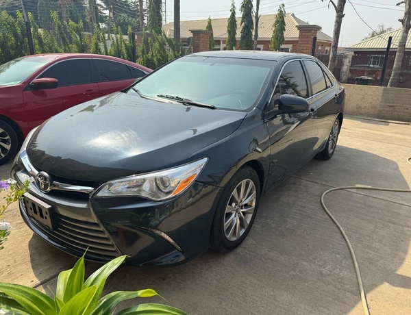 FOREIGN USED 2016 TOYOTA CAMRY XLE FOR SALE