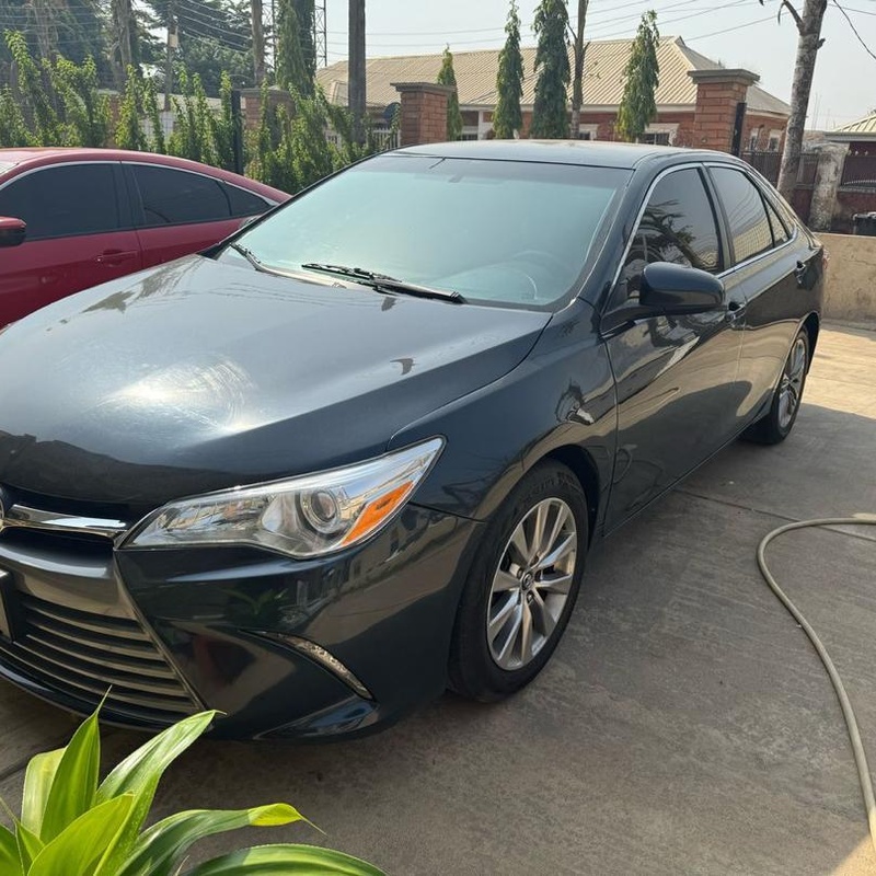 FOREIGN USED 2016 TOYOTA CAMRY XLE FOR SALE image