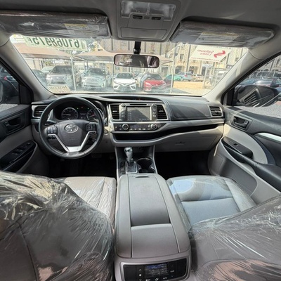 FOREIGN USED 2017 TOYOTA HIGHLANDER FOR SALE IN ABUJA