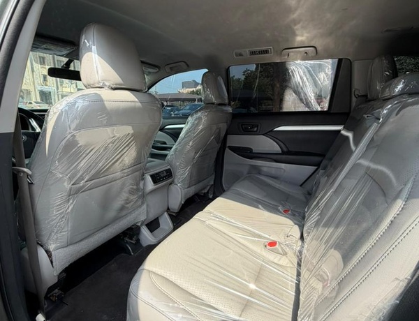 FOREIGN USED 2017 TOYOTA HIGHLANDER FOR SALE IN ABUJA