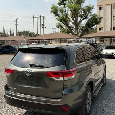 FOREIGN USED 2017 TOYOTA HIGHLANDER FOR SALE IN ABUJA