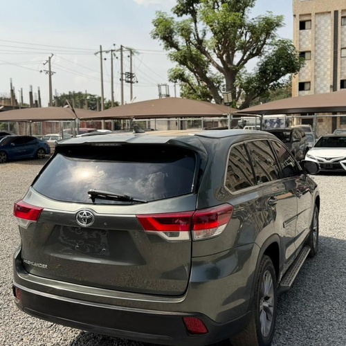 FOREIGN USED 2017 TOYOTA HIGHLANDER FOR SALE IN ABUJA