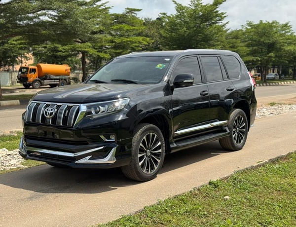 FOREIGN USED 2017 TOYOTA LAND CRUISER PRADO TX.L FOR SALE IN ABUJA