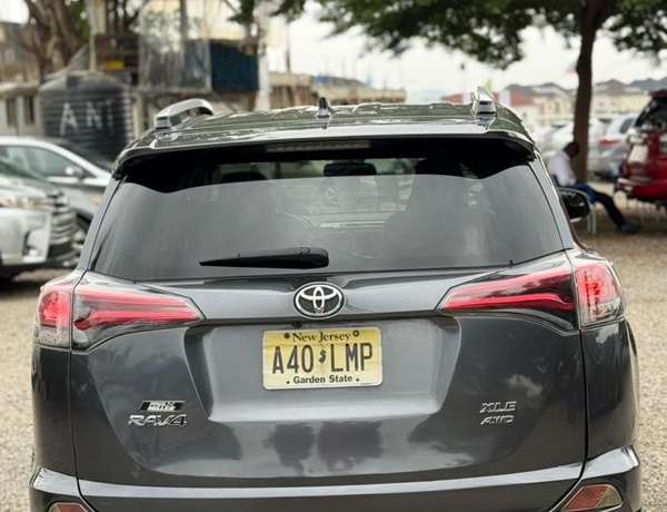 FOREIGN USED 2017 TOYOTA RAV4 XLE AWD FOR SALE