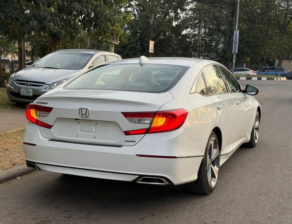 FOREIGN USED   2018 HONDA ACCORD TOURING IN ABUJA