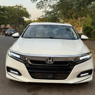 FOREIGN USED   2018 HONDA ACCORD TOURING IN ABUJA