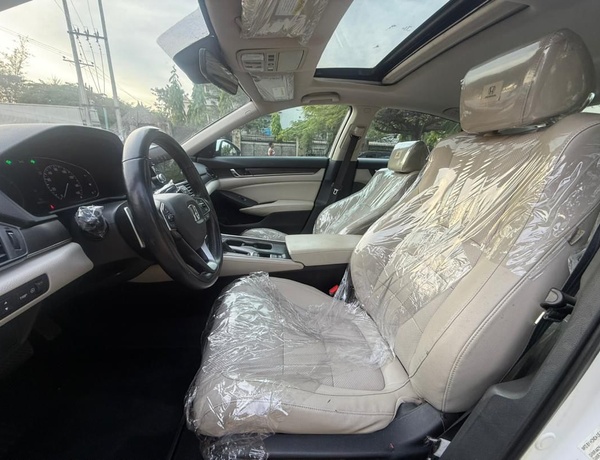 FOREIGN USED   2018 HONDA ACCORD TOURING IN ABUJA