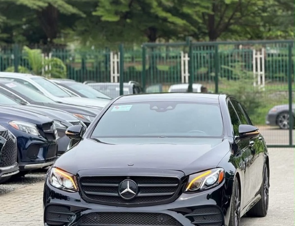 FOREIGN USED 2018 MERCEDES BENZ E300 FOR SALE IN ABUJA