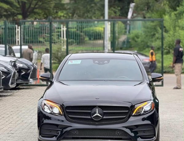 FOREIGN USED 2018 MERCEDES BENZ E300 FOR SALE IN ABUJA