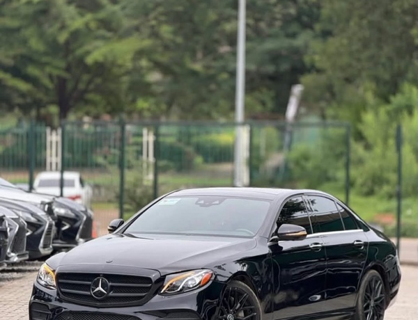 FOREIGN USED 2018 MERCEDES BENZ E300 FOR SALE IN ABUJA