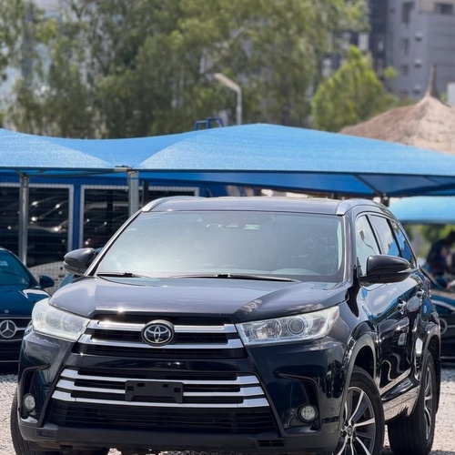FOREIGN USED   2018 TOYOTA HIGHLANDER FOR SALE IN ABUJA