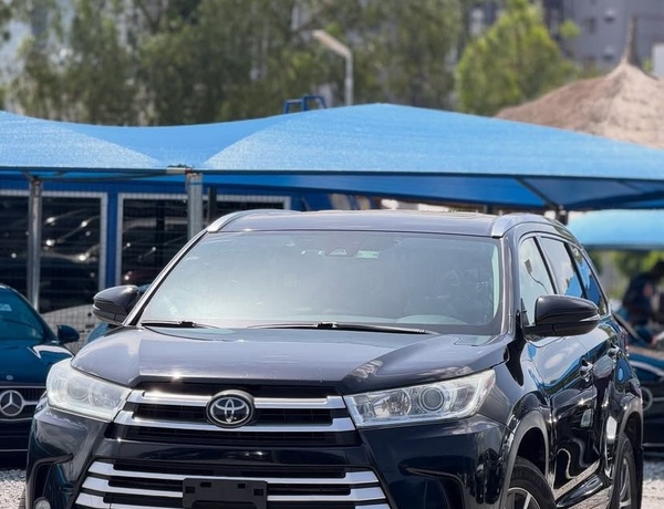 FOREIGN USED   2018 TOYOTA HIGHLANDER FOR SALE IN ABUJA