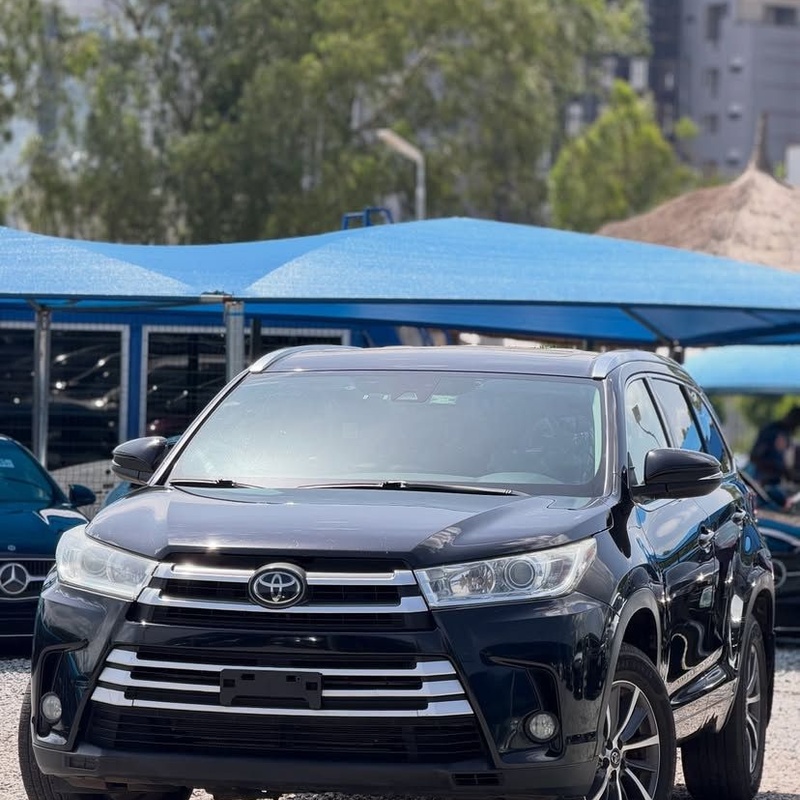 FOREIGN USED   2018 TOYOTA HIGHLANDER FOR SALE IN ABUJA image