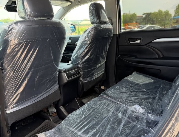 FOREIGN USED   2018 TOYOTA HIGHLANDER FOR SALE IN ABUJA