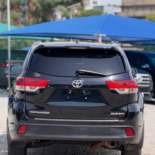FOREIGN USED   2018 TOYOTA HIGHLANDER FOR SALE IN ABUJA
