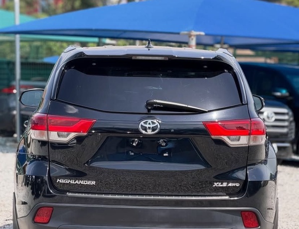 FOREIGN USED   2018 TOYOTA HIGHLANDER FOR SALE IN ABUJA