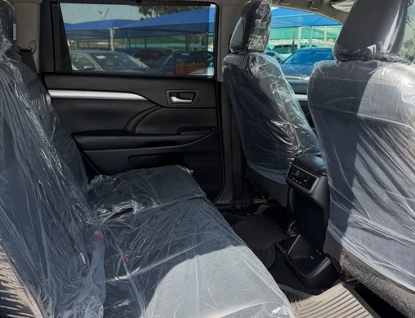 FOREIGN USED   2018 TOYOTA HIGHLANDER FOR SALE IN ABUJA