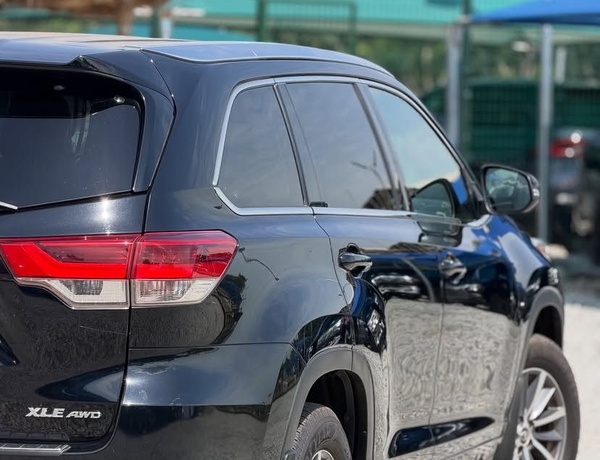 FOREIGN USED   2018 TOYOTA HIGHLANDER FOR SALE IN ABUJA