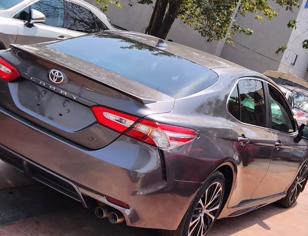 Foreign used 2019 Camry SE for Sale In Abuja