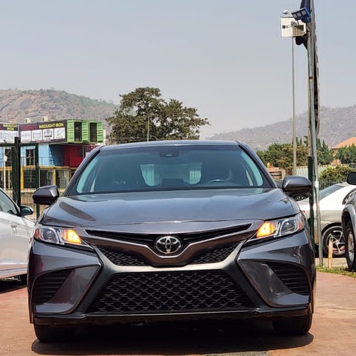 Foreign used 2019 Camry SE for Sale In Abuja