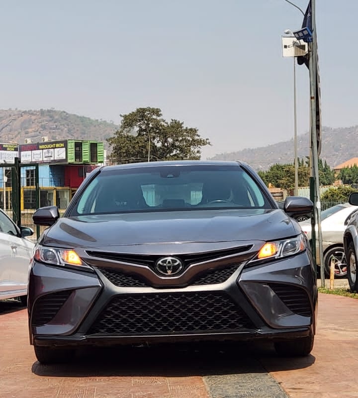 Foreign used 2019 Camry SE for Sale In Abuja image