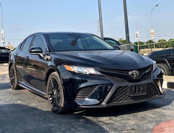 FOREIGN USED 2019 TOYOTA CAMRY SE FOR SALE IN ABUJA