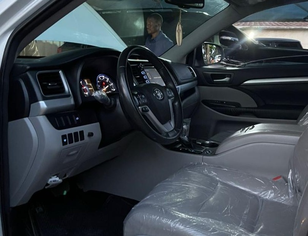 FOREIGN USED 2019 TOYOTA HIGHLANDER XLE FOR SALE IN ABUJA