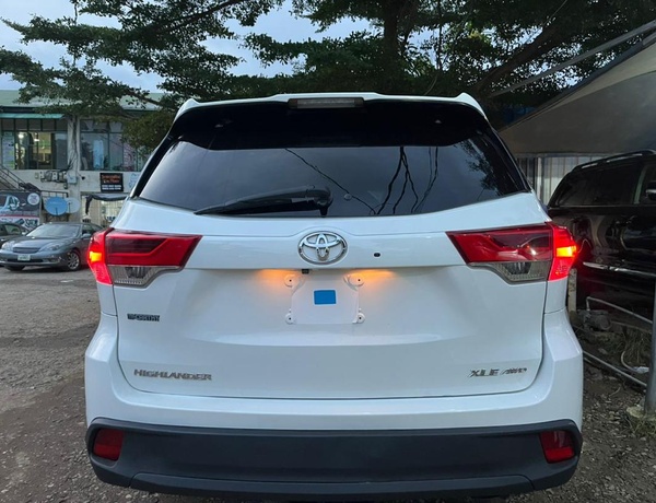 FOREIGN USED 2019 TOYOTA HIGHLANDER XLE FOR SALE IN ABUJA