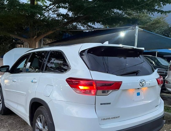 FOREIGN USED 2019 TOYOTA HIGHLANDER XLE FOR SALE IN ABUJA