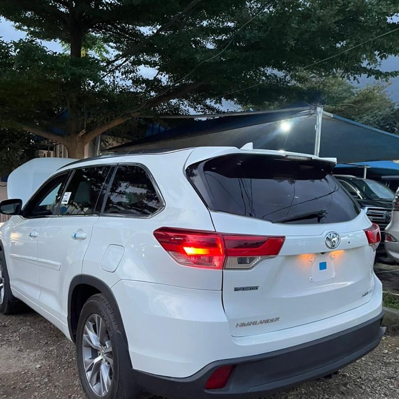 FOREIGN USED 2019 TOYOTA HIGHLANDER XLE FOR SALE IN ABUJA image